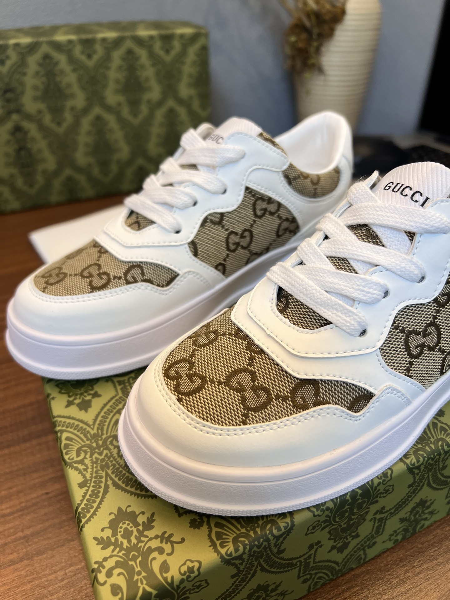 Children's shoes child